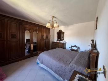 Six-bedroom stone house with self contained flat, outside space and garden. Roccaspinalveti Img10