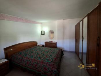 Six-bedroom stone house with self contained flat, outside space and garden. Roccaspinalveti Img23