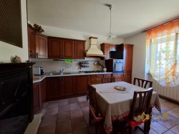 Six-bedroom stone house with self contained flat, outside space and garden. Roccaspinalveti Img6