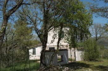 Villa surrounded by 1 hectare of land. Bagnoli del Trigno. Img5