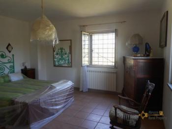 Villa surrounded by 1 hectare of land. Bagnoli del Trigno. Img19