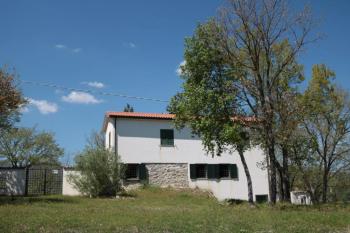 Villa surrounded by 1 hectare of land. Bagnoli del Trigno. Img2