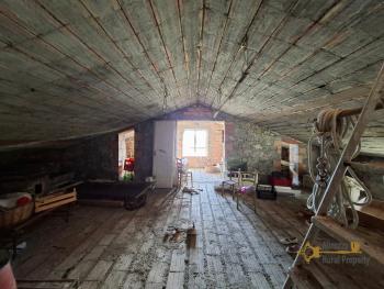 Large country house with land, 4 separate units and B&B potential. Roccaspinalveti Img30