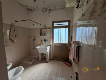 Large country house with land, 4 separate units and B&B potential. Roccaspinalveti Img11