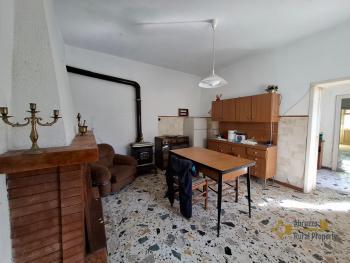 Large country house with land, 4 separate units and B&B potential. Roccaspinalveti Img7