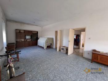 Large country house with land, 4 separate units and B&B potential. Roccaspinalveti Img16