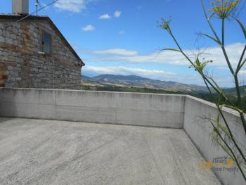 Country house with garden for sale in Roccaspinalveti. Img19