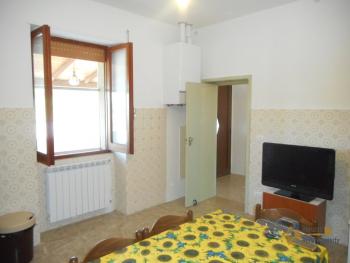 Country house with garden for sale in Roccaspinalveti. Img8