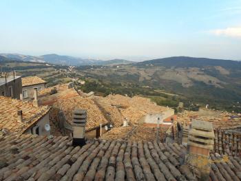 Large townhouse with terrace for sale in Palmoli. Abruzzo. Img2