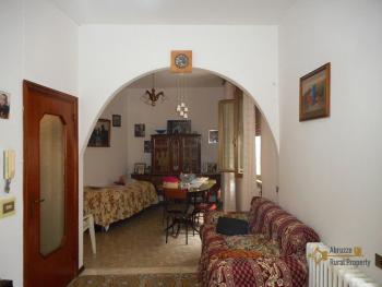 Large townhouse with terrace for sale in Palmoli. Abruzzo. Img7