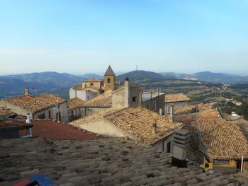 Large townhouse with terrace for sale in Palmoli. Abruzzo.