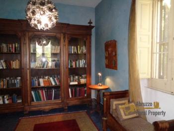 Historic palazzo at 30 meters from the sea. Fossacesia. Img15