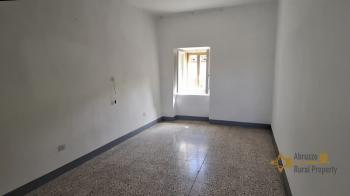 Large town house with panoramic terrace and cellar, for sale in Guilmi. Abruzzo. Img19