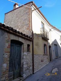 Restored character stone house for sale in Guilmi, Abruzzo. Img13