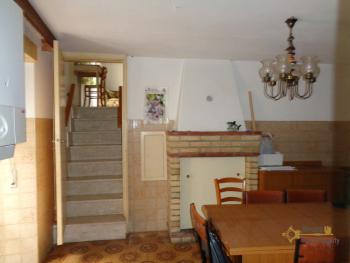 Townhouse in need of internal revamping. Palmoli, Abruzzo. Img3