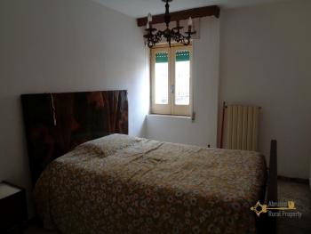 Townhouse in need of internal revamping. Palmoli, Abruzzo. Img16