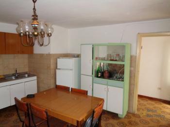 Townhouse in need of internal revamping. Palmoli, Abruzzo. Img5