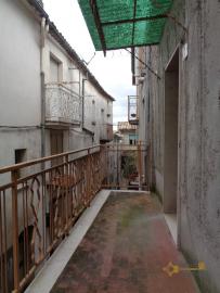 Townhouse in need of internal revamping. Palmoli, Abruzzo. Img18