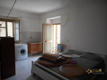 Town house composed by two separate flats, at 20 km from the coast. Dogliola. Img14
