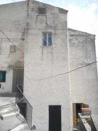 Town house composed by two separate flats, at 20 km from the coast. Dogliola. Img3