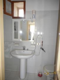 Town house composed by two separate flats, at 20 km from the coast. Dogliola. Img12