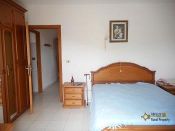 Town house composed by two separate flats, at 20 km from the coast. Dogliola. Img10