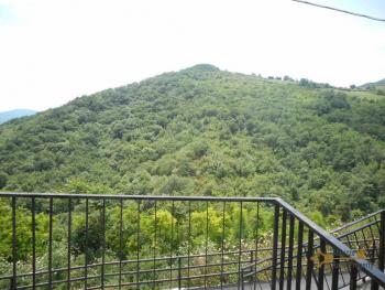 Town house composed by two separate flats, at 20 km from the coast. Dogliola. Img2