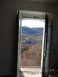 Character stone house to be renovated for sale in Dogliola. Img10