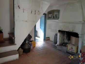 Character stone house to be renovated for sale in Dogliola. Img7