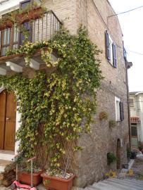 Renovated brick house with lake view terrace for sale. Img3