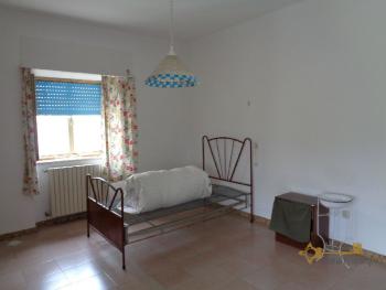 Stone house with large barn and 1700 sqm of land. Abruzzo. Img18