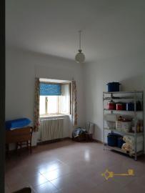 Stone house with large barn and 1700 sqm of land. Abruzzo. Img16