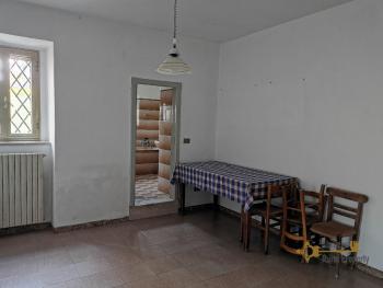 Stone house with large barn and 1700 sqm of land. Abruzzo. Img19