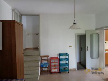 Stone house with large barn and 1700 sqm of land. Abruzzo. Img14
