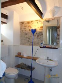 Completely restored stone house with small garden for sale. Img13