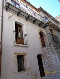 Completely restored stone house with small garden for sale. Img27