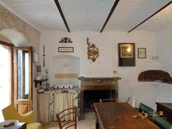 Completely restored stone house with small garden for sale. Img10