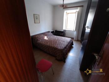 Detached country villa with terrace and 2000 sqm of garden. Img7