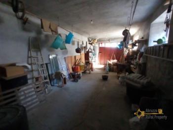 Detached country villa with terrace and 2000 sqm of garden. Img45