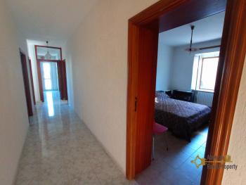 Detached country villa with terrace and 2000 sqm of garden. Img6