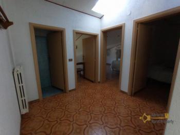 Detached country villa with terrace and 2000 sqm of garden. Img27