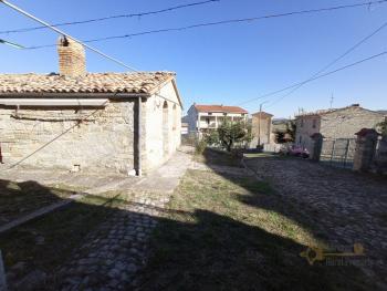 Detached country villa with terrace and 2000 sqm of garden. Img42