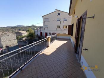 Detached country villa with terrace and 2000 sqm of garden. Img24