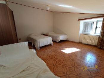 Detached country villa with terrace and 2000 sqm of garden. Img38