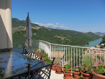 Fabulous villa in perfect conditions with panoramic terrace, lake view and garden. Pietraferrazzana Img6