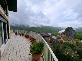 Fabulous villa in perfect conditions with panoramic terrace, lake view and garden. Pietraferrazzana Img18