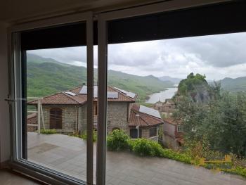 Fabulous villa in perfect conditions with panoramic terrace, lake view and garden. Pietraferrazzana Img75