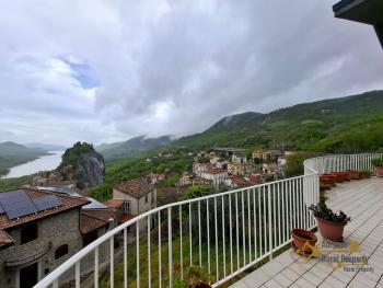 Fabulous villa in perfect conditions with panoramic terrace, lake view and garden. Pietraferrazzana Img20