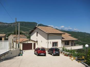 Fabulous villa in perfect conditions with panoramic terrace, lake view and garden. Pietraferrazzana Img3