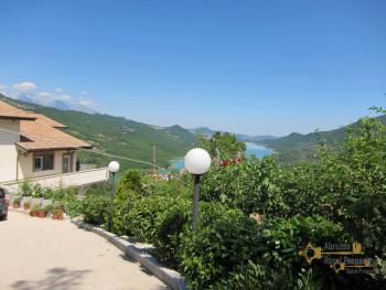 Fabulous villa in perfect conditions with panoramic terrace, lake view and garden. Pietraferrazzana Img95